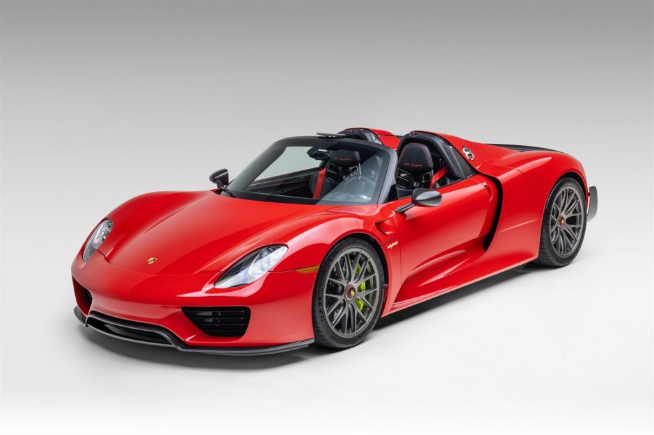 2015 Porsche 918 Spyder sold at auction for $3,205,000