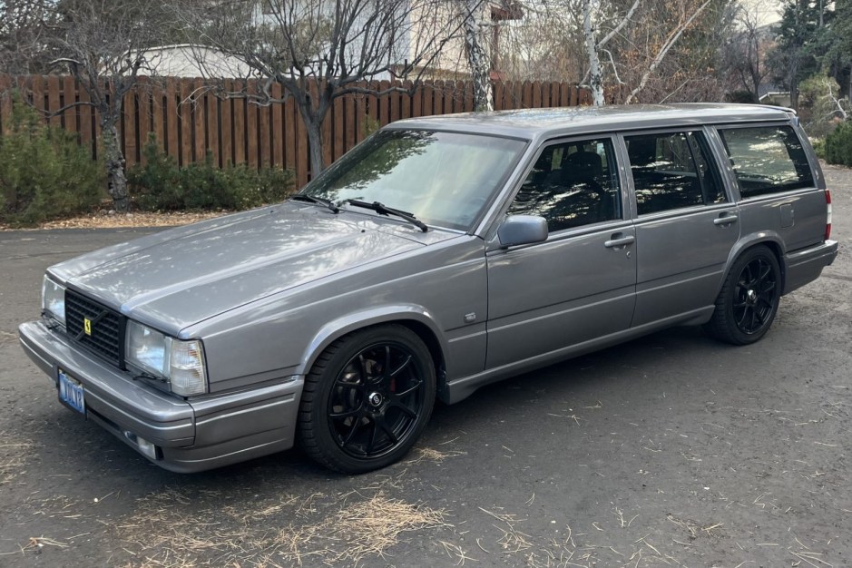 1985 Volvo 740 sold at auction for $9,100