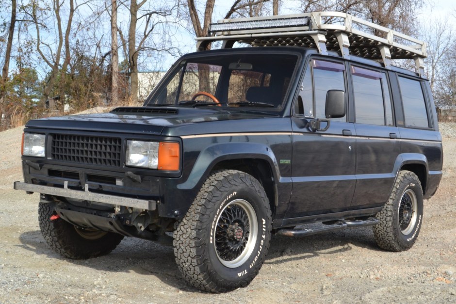 1990 Isuzu Trooper sold at auction for $8,725