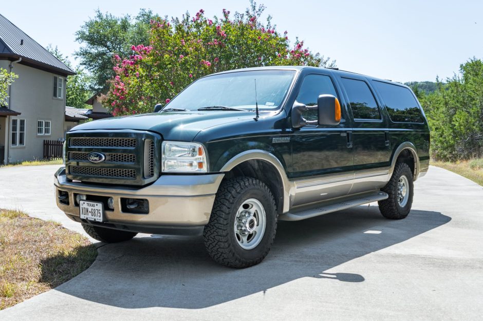 2005 Ford Excursion sold at auction for $18,950