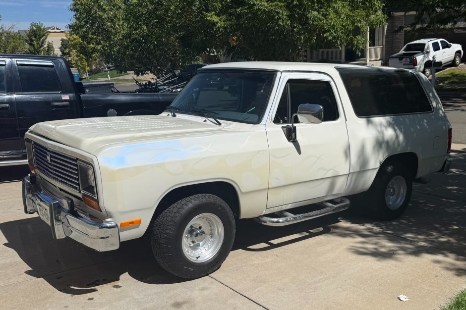 1988 Dodge Ramcharger sold at auction for $6,500