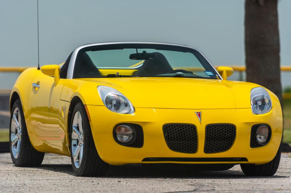 2007 Pontiac Solstice sold at auction for $14,850