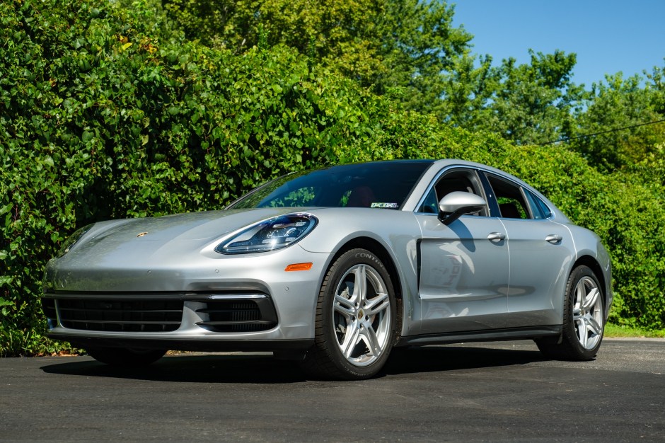 2017 Porsche Panamera sold at auction for $44,850