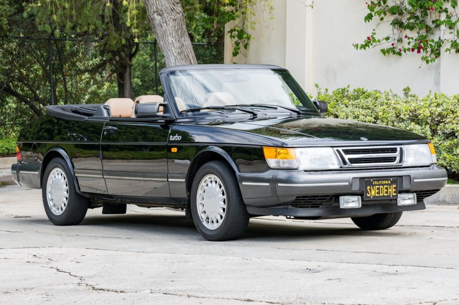 1989 Saab 900 sold at auction for $11,250