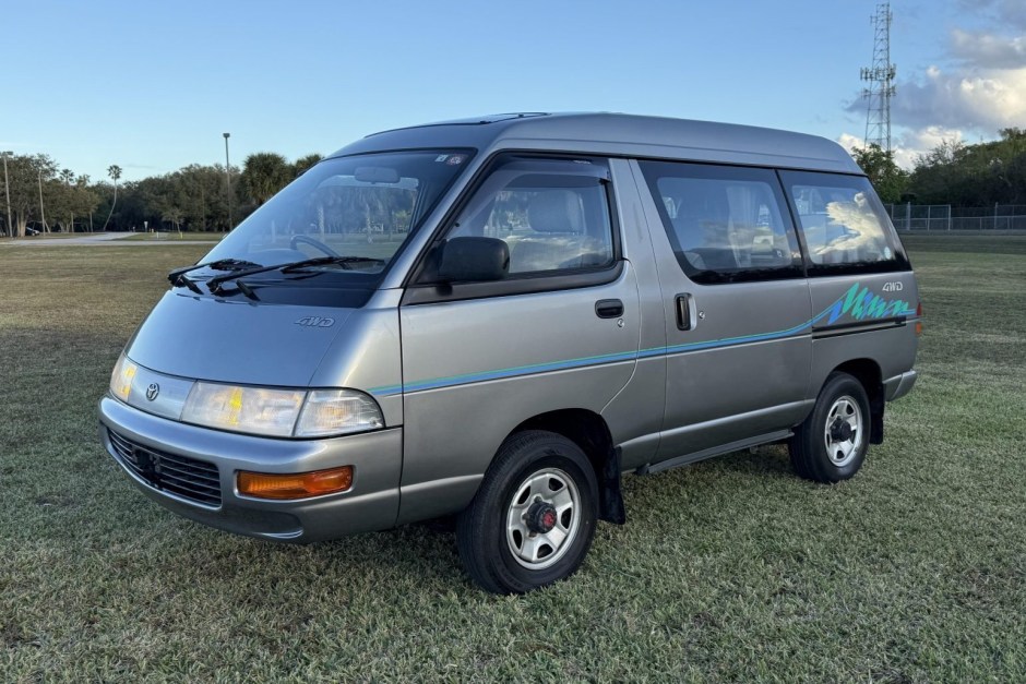 1992 Toyota TownAce sold at auction for $11,750