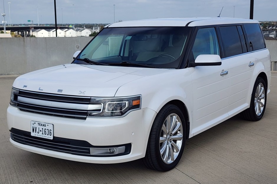 2013 Ford Flex sold at auction for $28,000