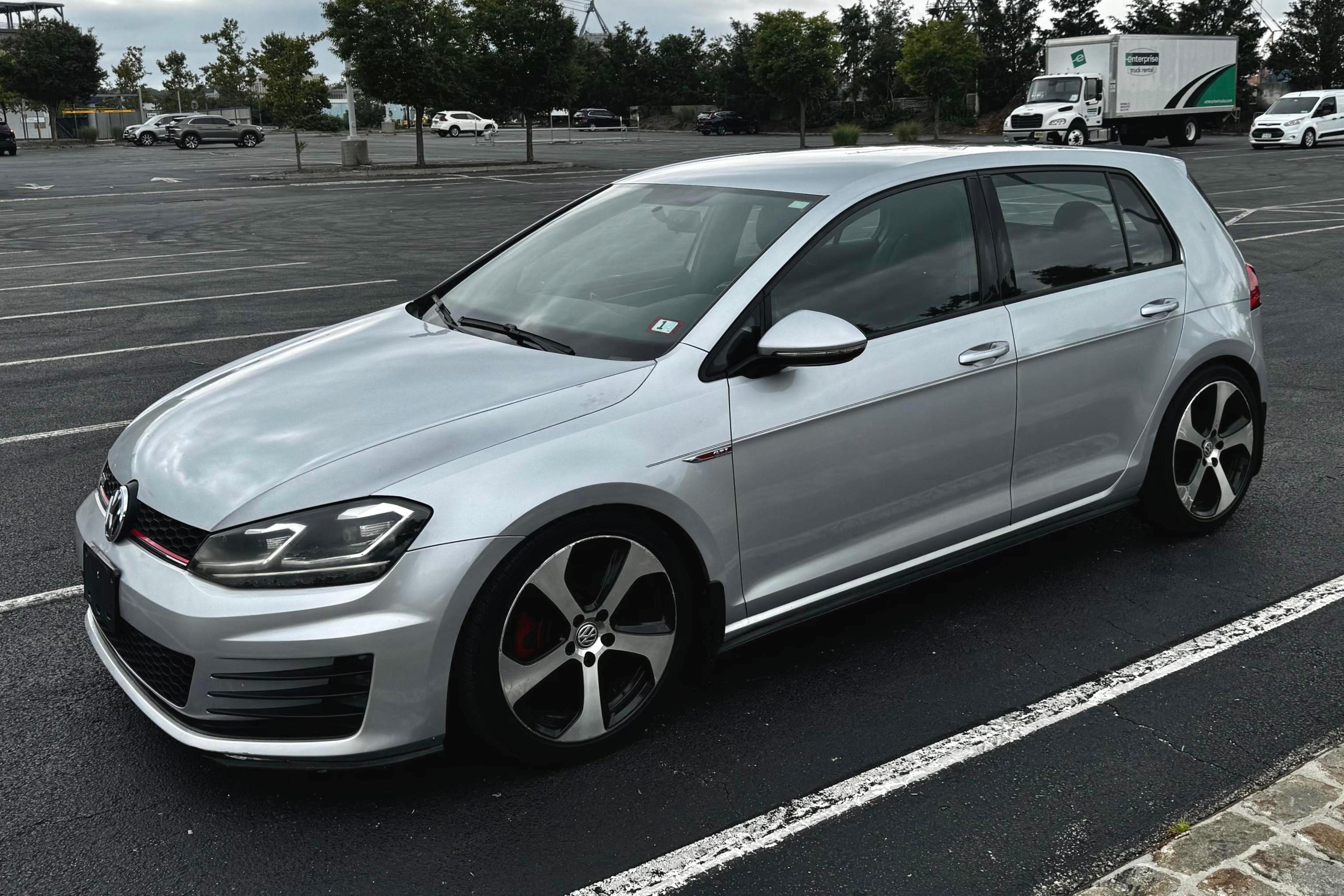 2015 Volkswagen GTI sold at auction for $8,100