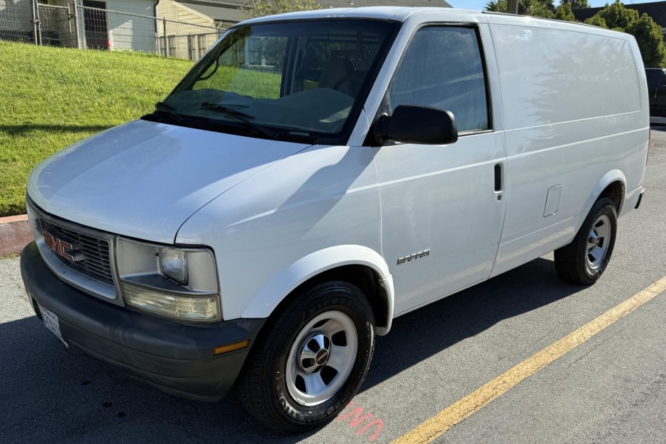 2001 GMC Van sold at auction for $8,426