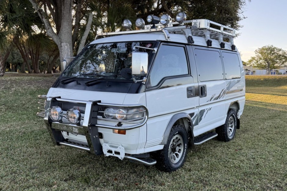1997 Mitsubishi Delica sold at auction for $17,500