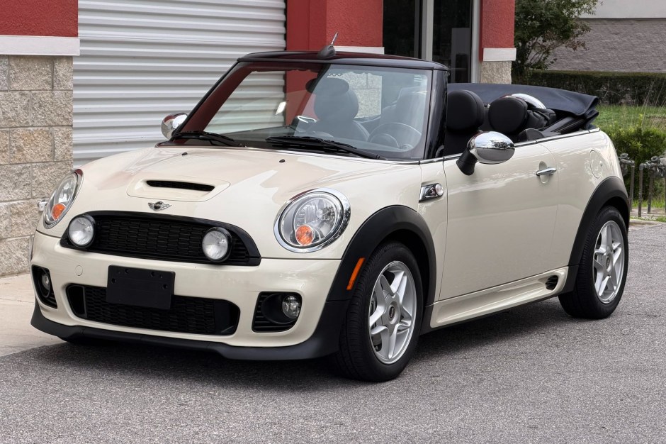 2009 Mini Cooper sold at auction for $15,000