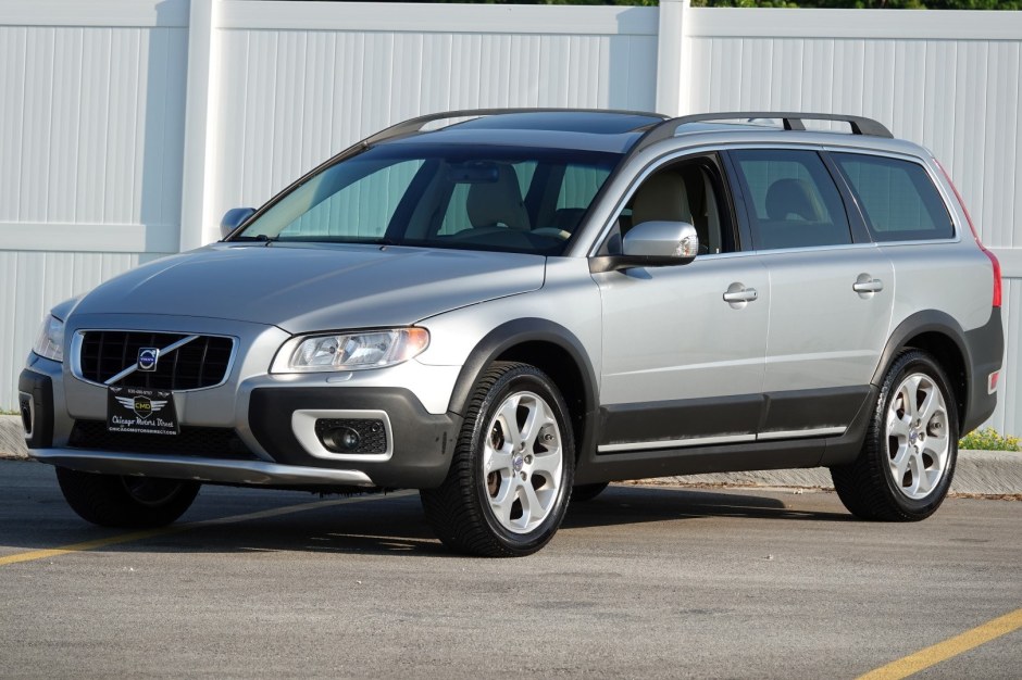2010 Volvo XC70 sold at auction for $10,100
