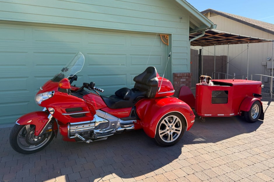 2004 Honda Gold Wing sold at auction for $8,200