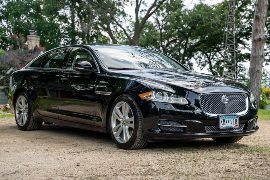 2011 Jaguar XJ sold at auction for $15,000
