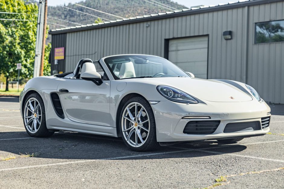 2018 Porsche Boxster sold at auction for $61,500