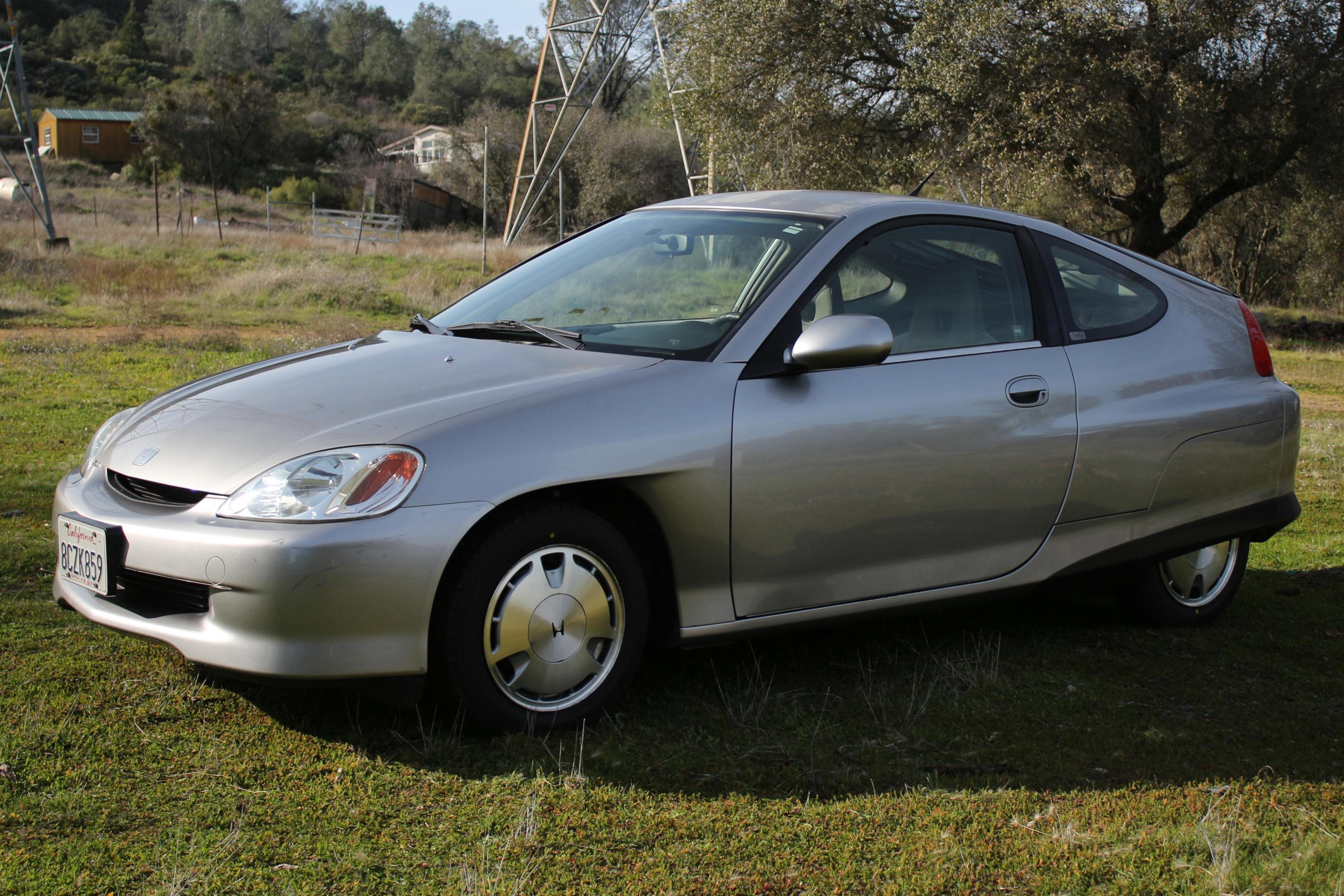 2005 Honda Insight sold at auction for $6,000