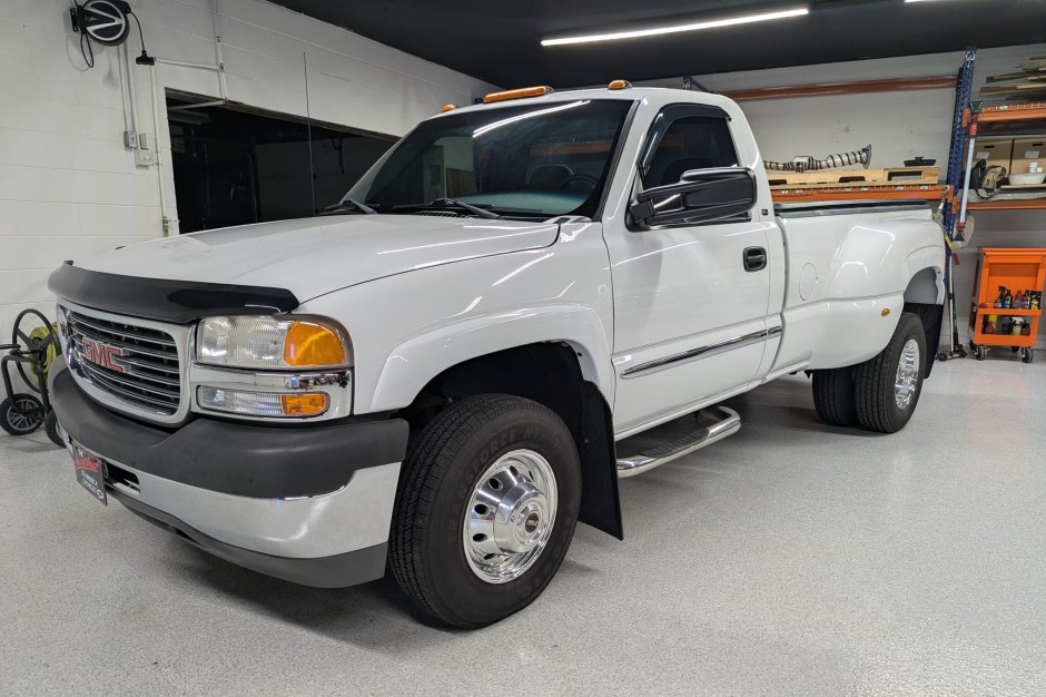 2001 GMC Sierra sold at auction for $20,000