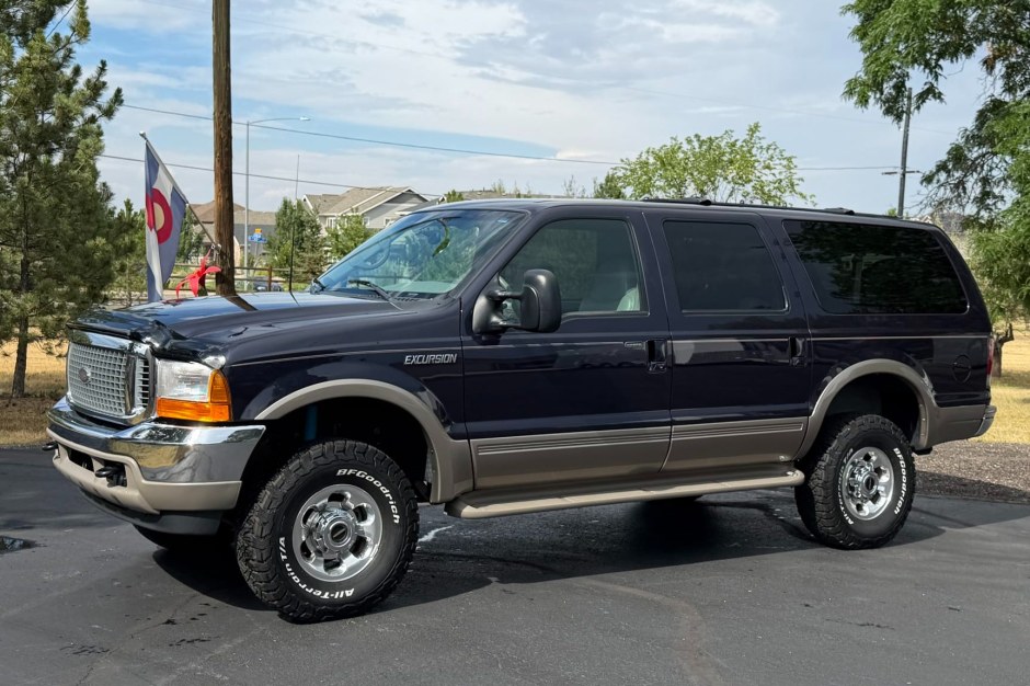 2000 Ford Excursion sold at auction for $69,500