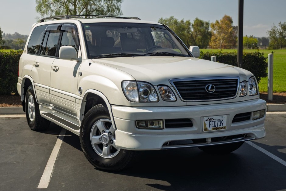 2000 Lexus LX sold at auction for $18,500
