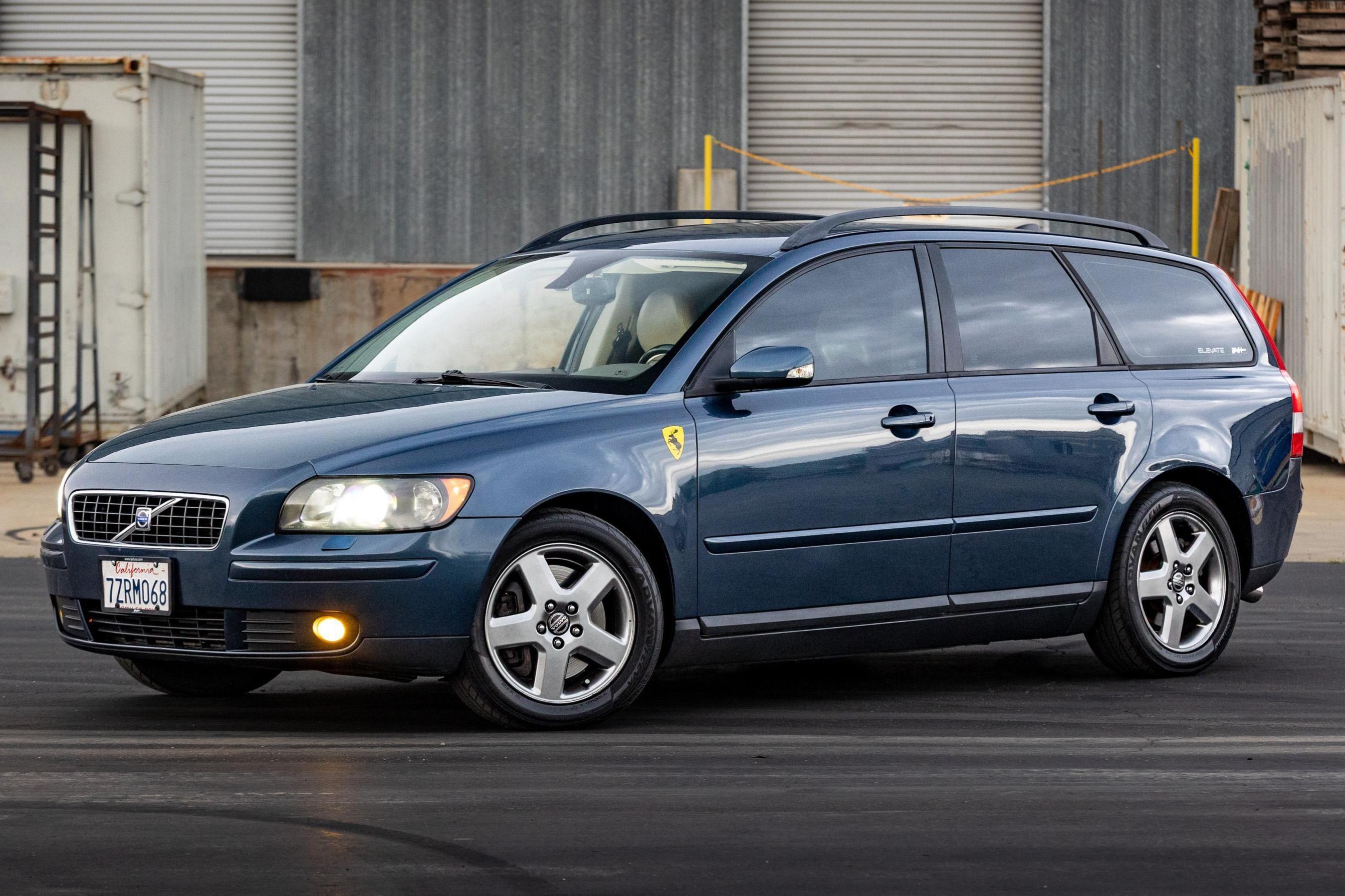 2005 Volvo V50 sold at auction for $10,100