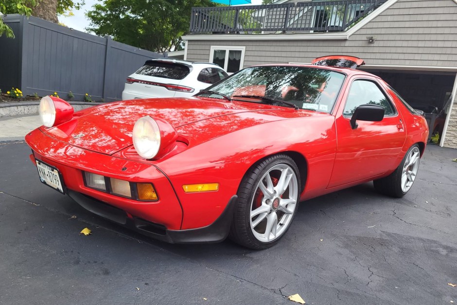 1983 Porsche 928 sold at auction for $12,000