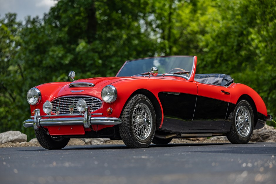 1958 Austin-Healey 100-6 sold at auction for $22,000