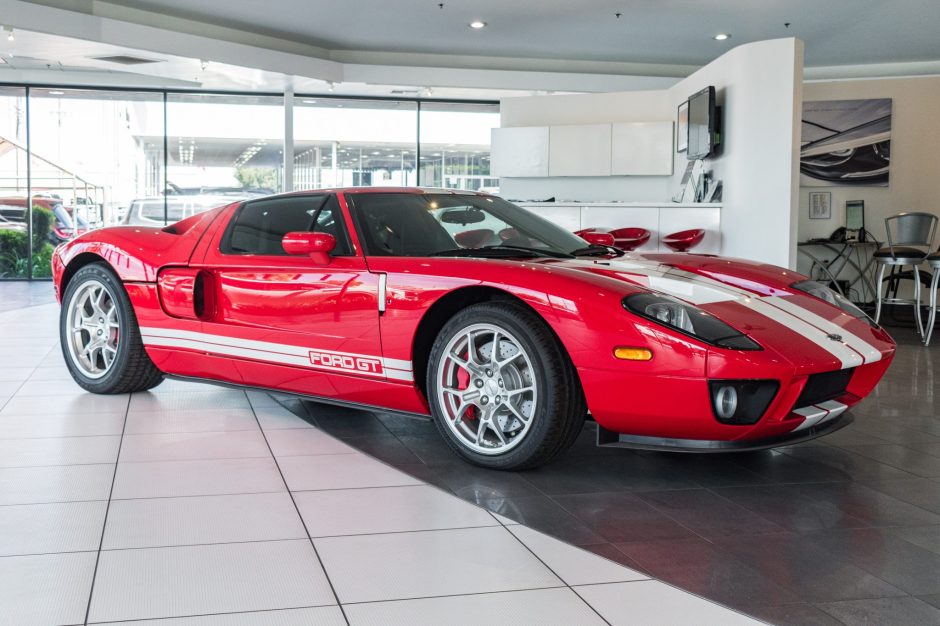 2005 Ford GT sold at auction for $802,000