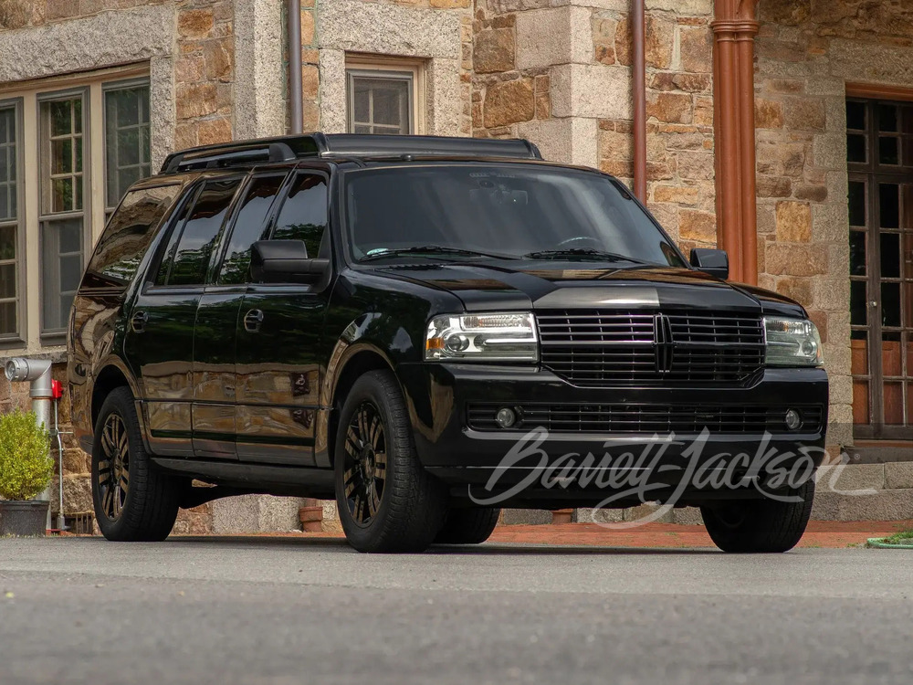 2013 Lincoln Navigator sold at auction for $15,400