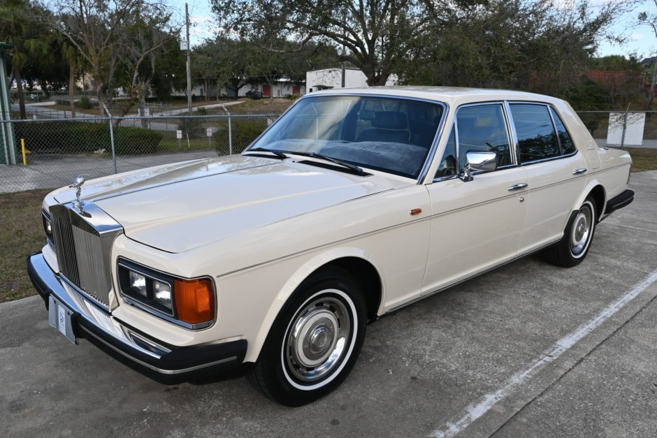 1985 Rolls-Royce Silver Spirit sold at auction for $9,101