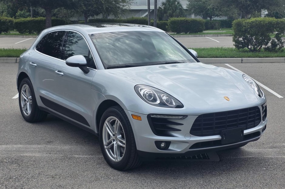 2015 Porsche Macan sold at auction for $18,751