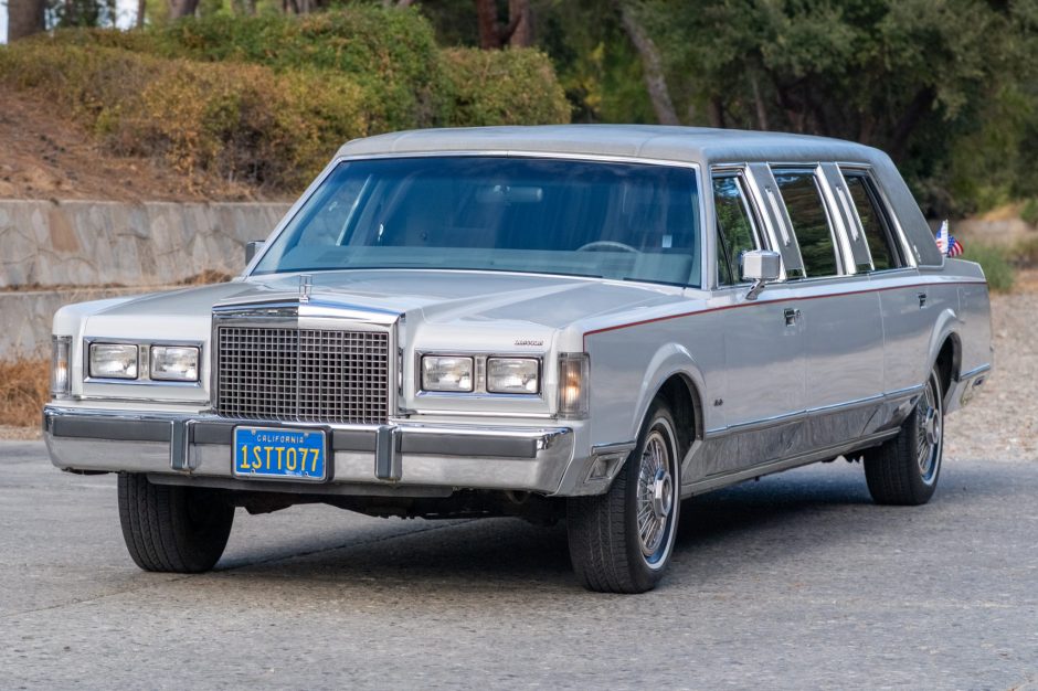 1986 Lincoln Town Car sold at auction for $9,596