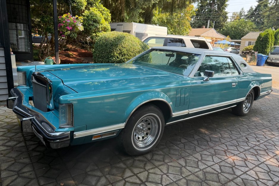 1979 Lincoln Continental sold at auction for $6,079
