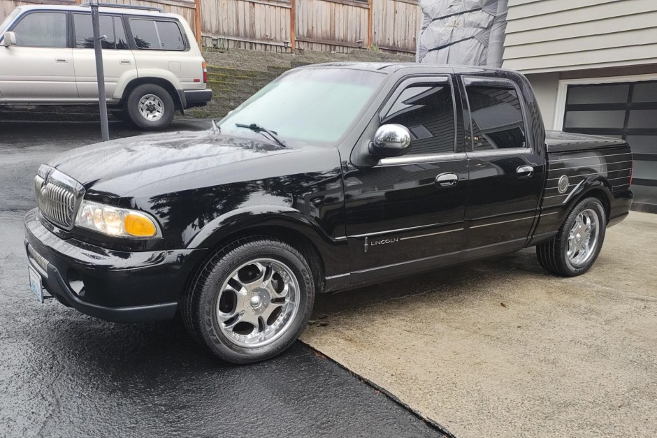 2002 Lincoln Blackwood sold at auction for $16,000