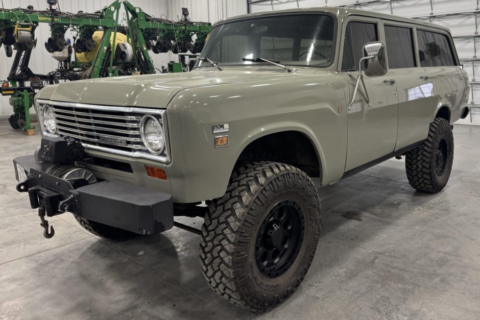 1975 International Harvester Travelall sold at auction for $19,500
