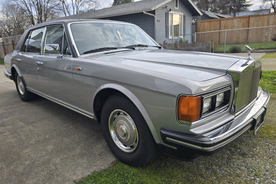 1988 Rolls-Royce Silver Spirit sold at auction for $9,885