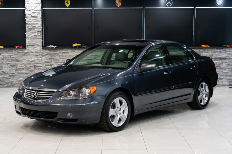 2008 Acura RL sold at auction for $23,000
