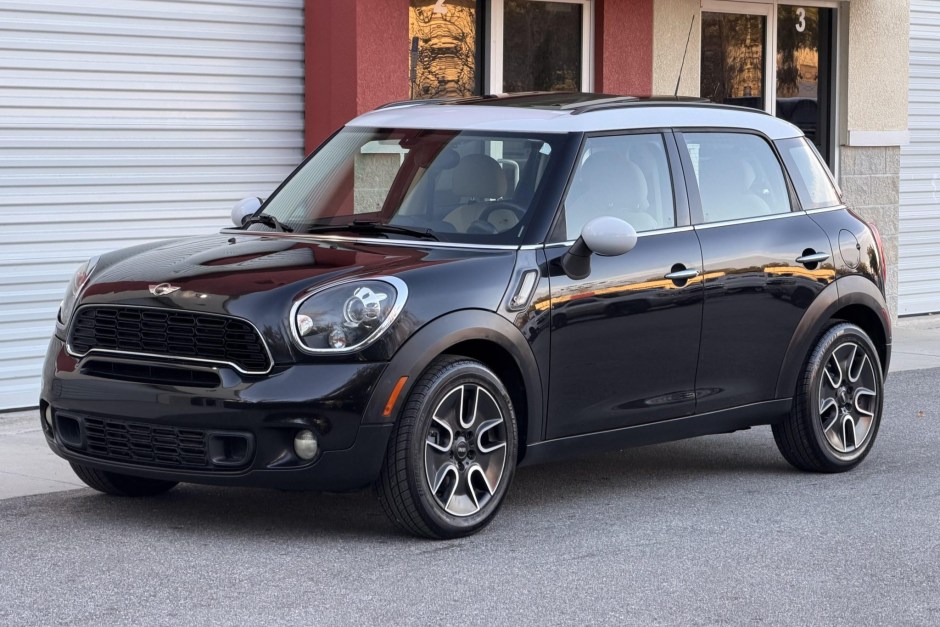 2013 Mini Countryman sold at auction for $8,400