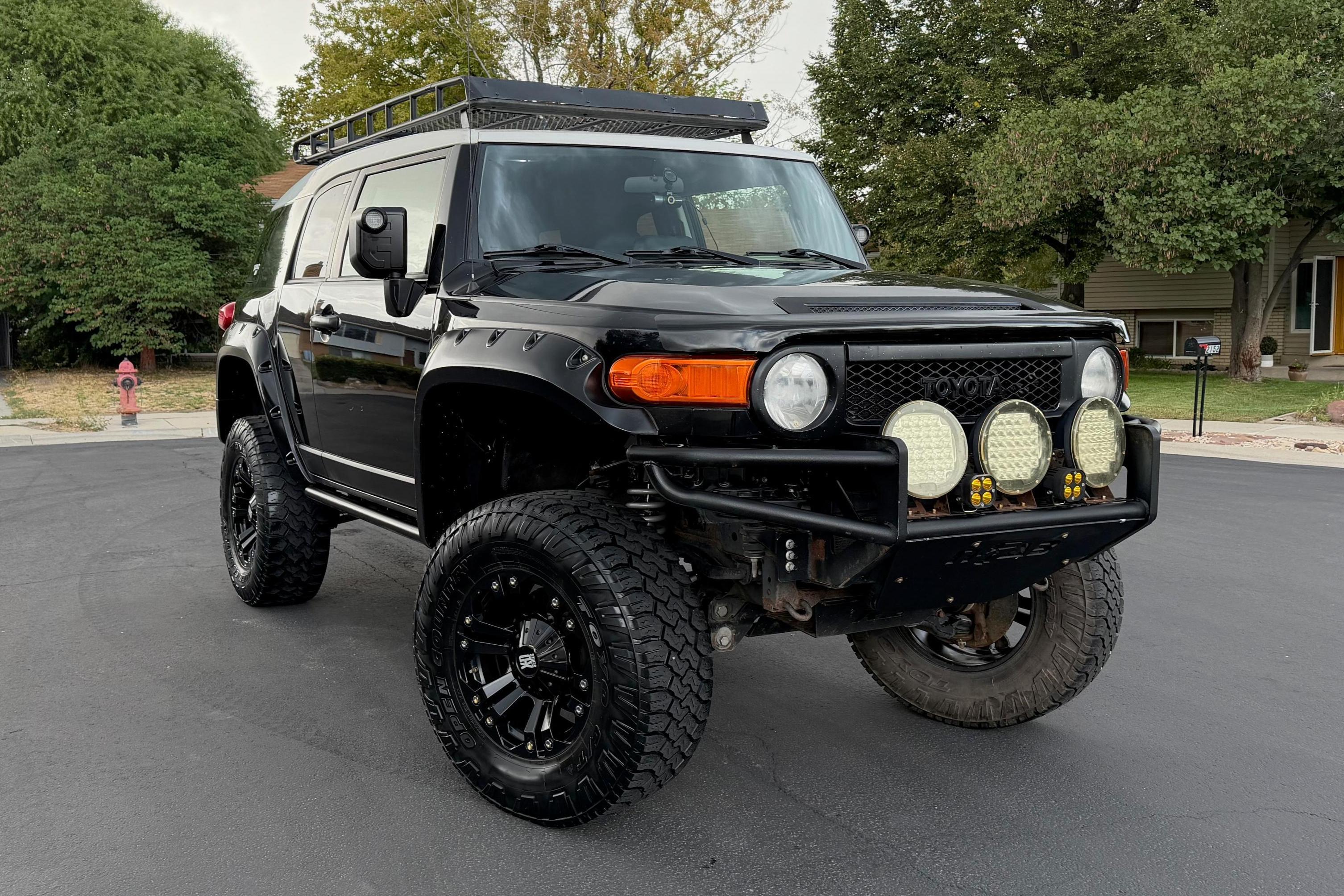 2008 Toyota FJ Cruiser sold at auction for $13,600