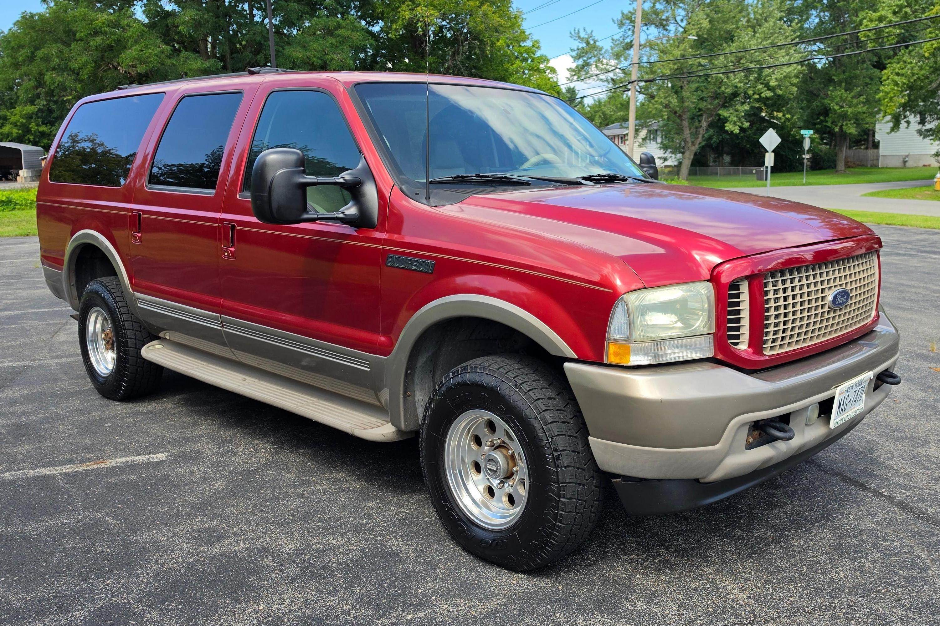 2003 Ford Excursion sold at auction for $8,700