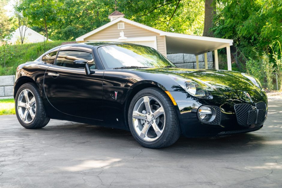 2009 Pontiac Solstice sold at auction for $18,000