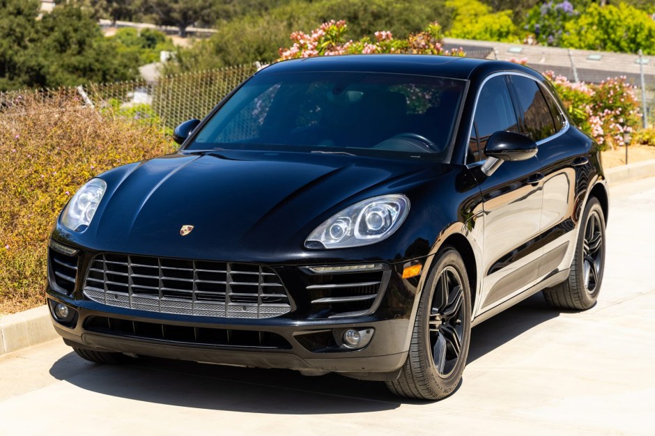 2016 Porsche Macan sold at auction for $14,549