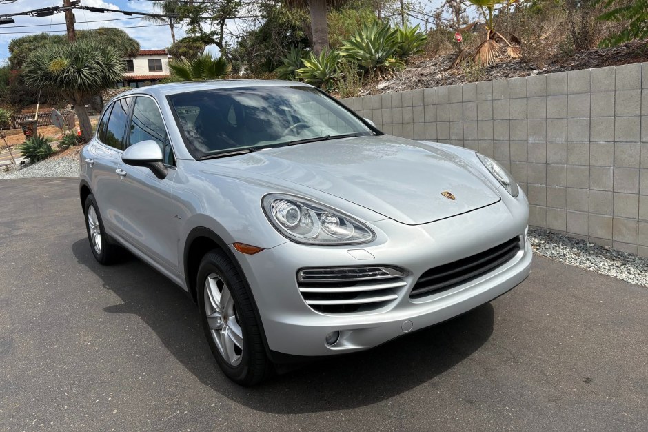 2014 Porsche Cayenne sold at auction for $16,750