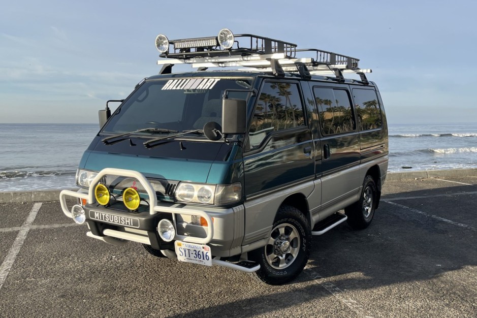 1994 Mitsubishi Delica sold at auction for $16,200
