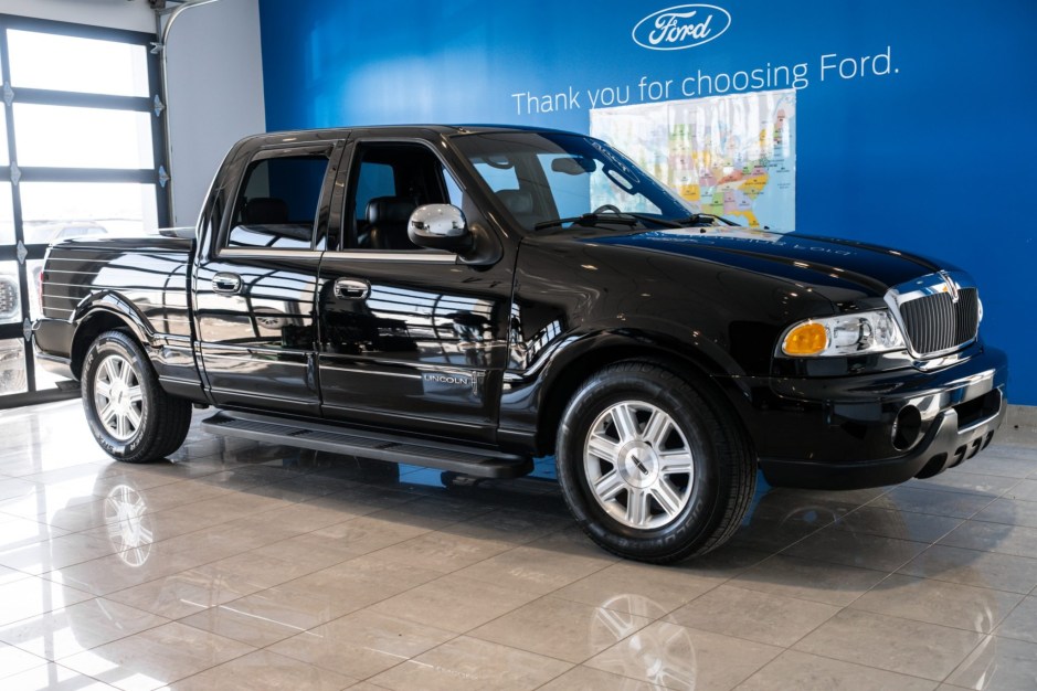 2002 Lincoln Blackwood sold at auction for $19,500