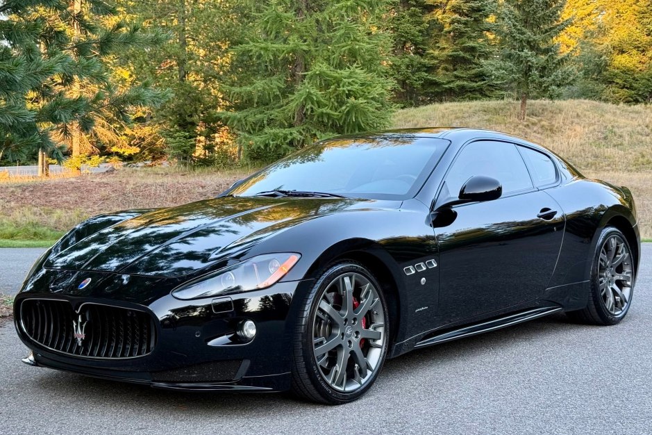 2012 Maserati GranTurismo sold at auction for $30,350