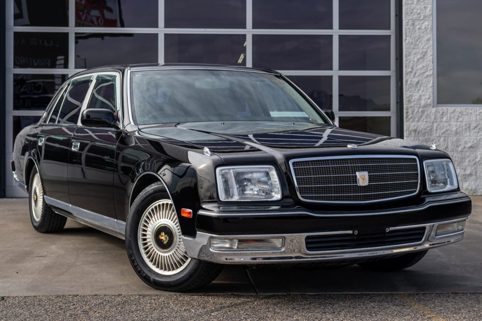 1999 Toyota Century sold at auction for $15,250