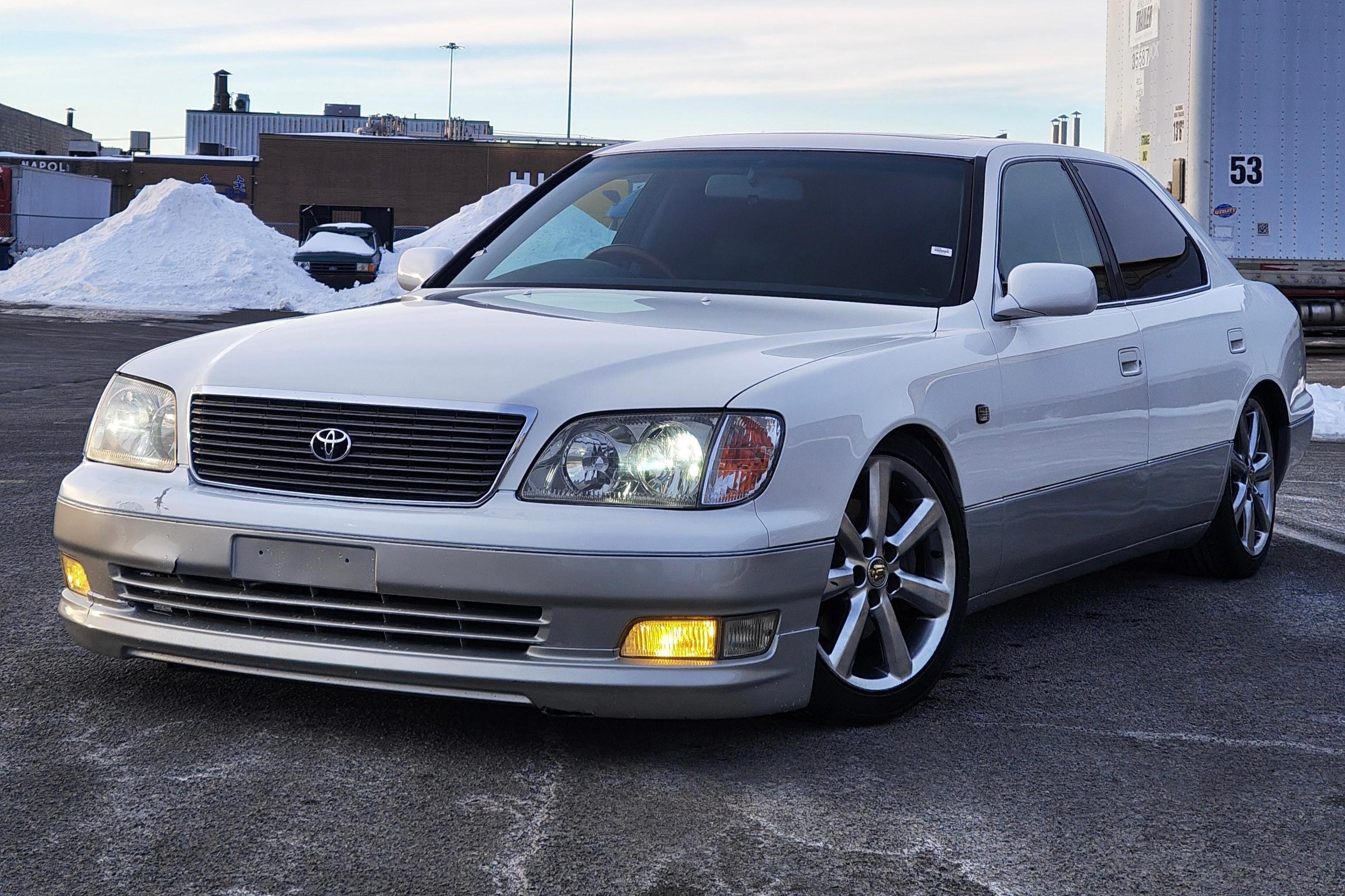 2000 Toyota Celsior sold at auction for $8,300