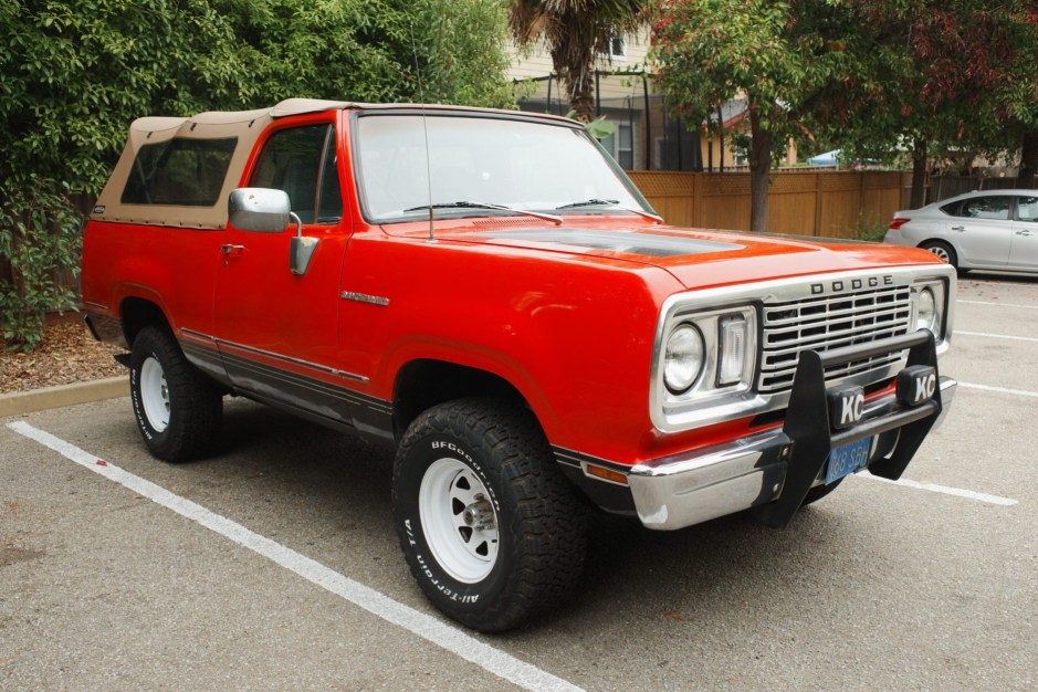 1977 Dodge Ramcharger sold at auction for $11,000