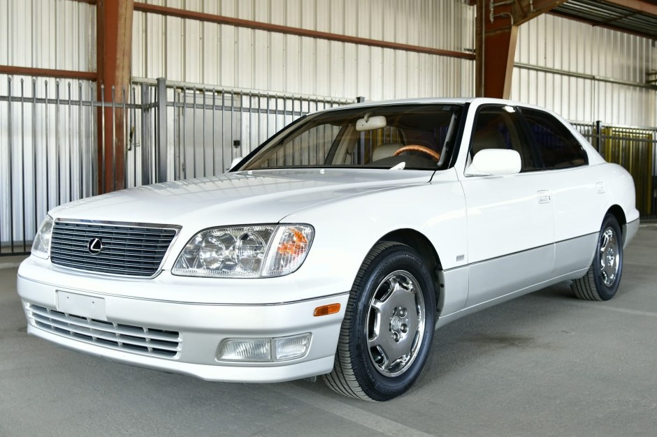 2000 Lexus LS sold at auction for $11,250