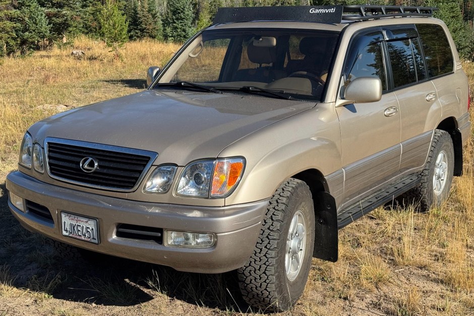 2000 Lexus LX sold at auction for $16,799