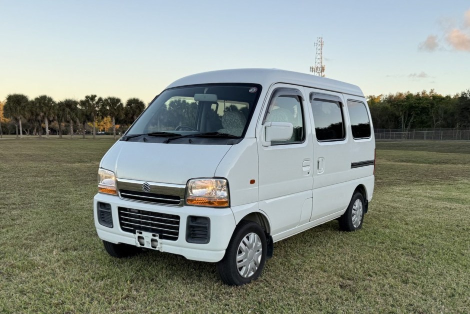 2000 Suzuki Every sold at auction for $9,000